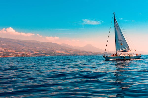 Should You Charter a Yacht or a Luxury Sailboat