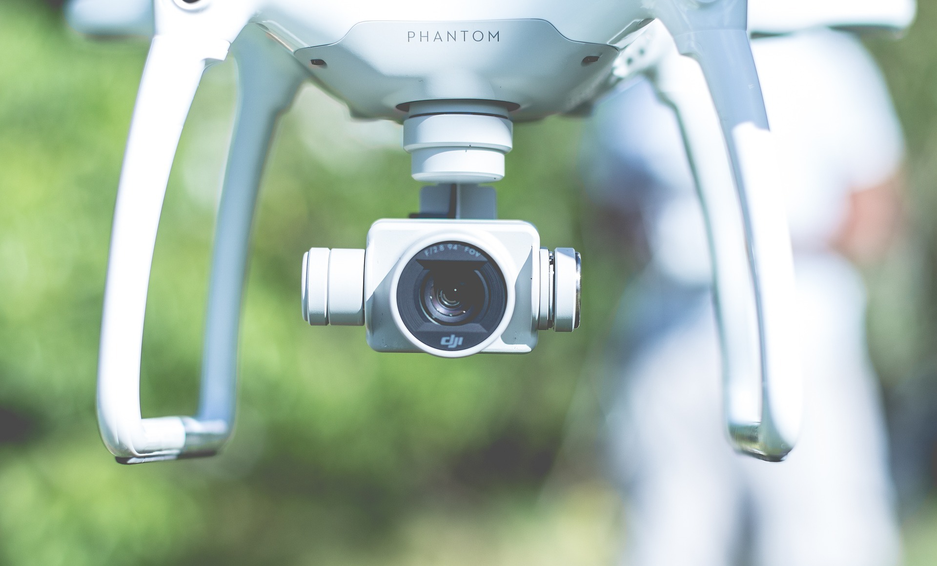 Drone-flying-camera-remote-control