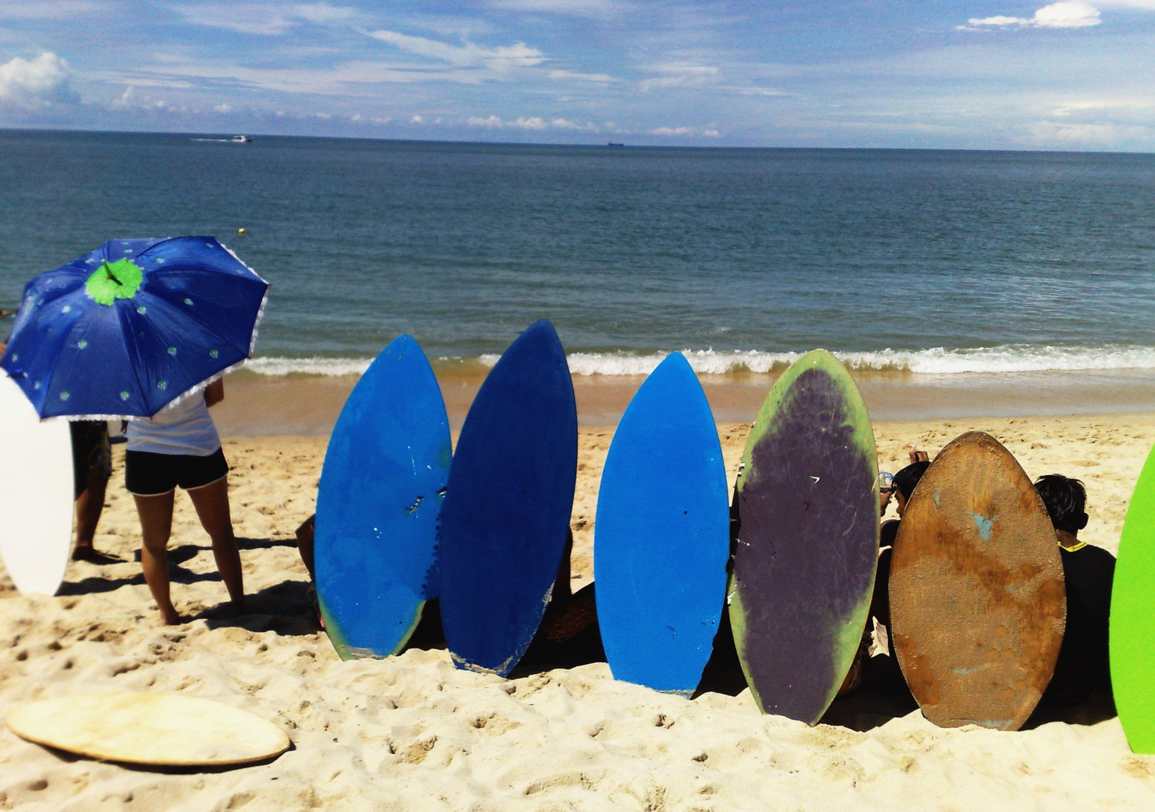 a-line-of-skimboards-on-the-beach