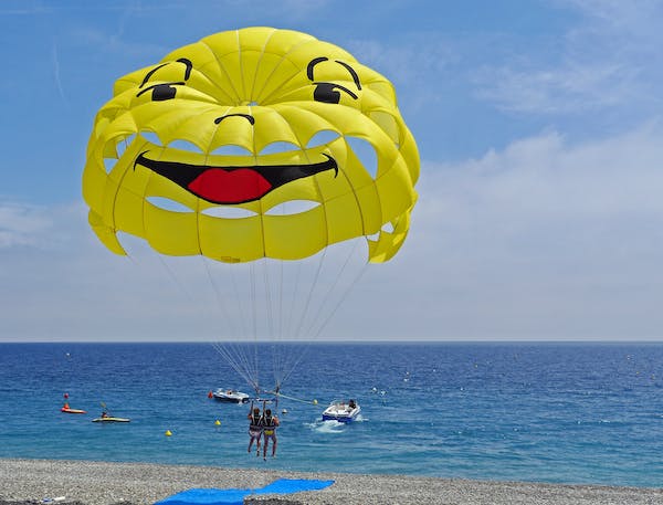 A Beginner’s Guide to Parasailing