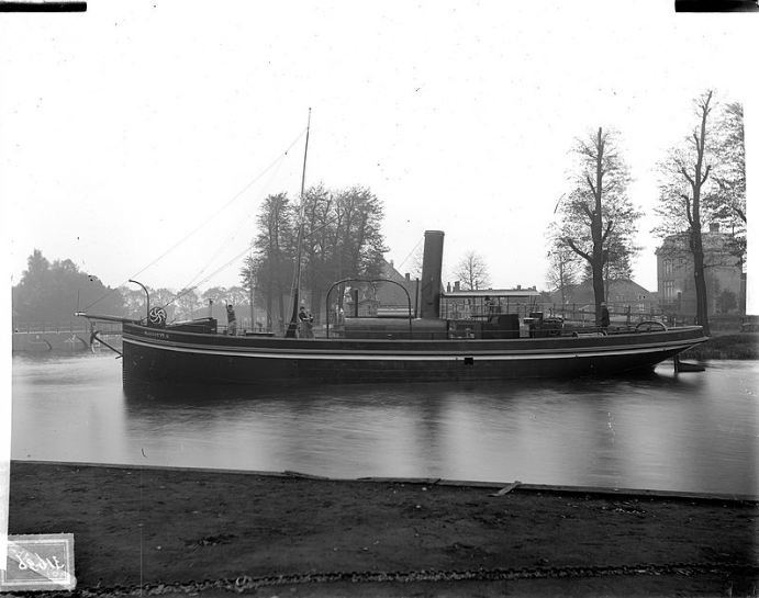 Dutch-river-steam-tugboat-Mascotte-II