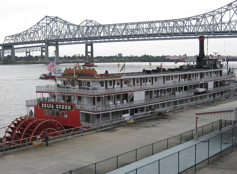 The-Delta-Queen-moored-in-New-Orleans