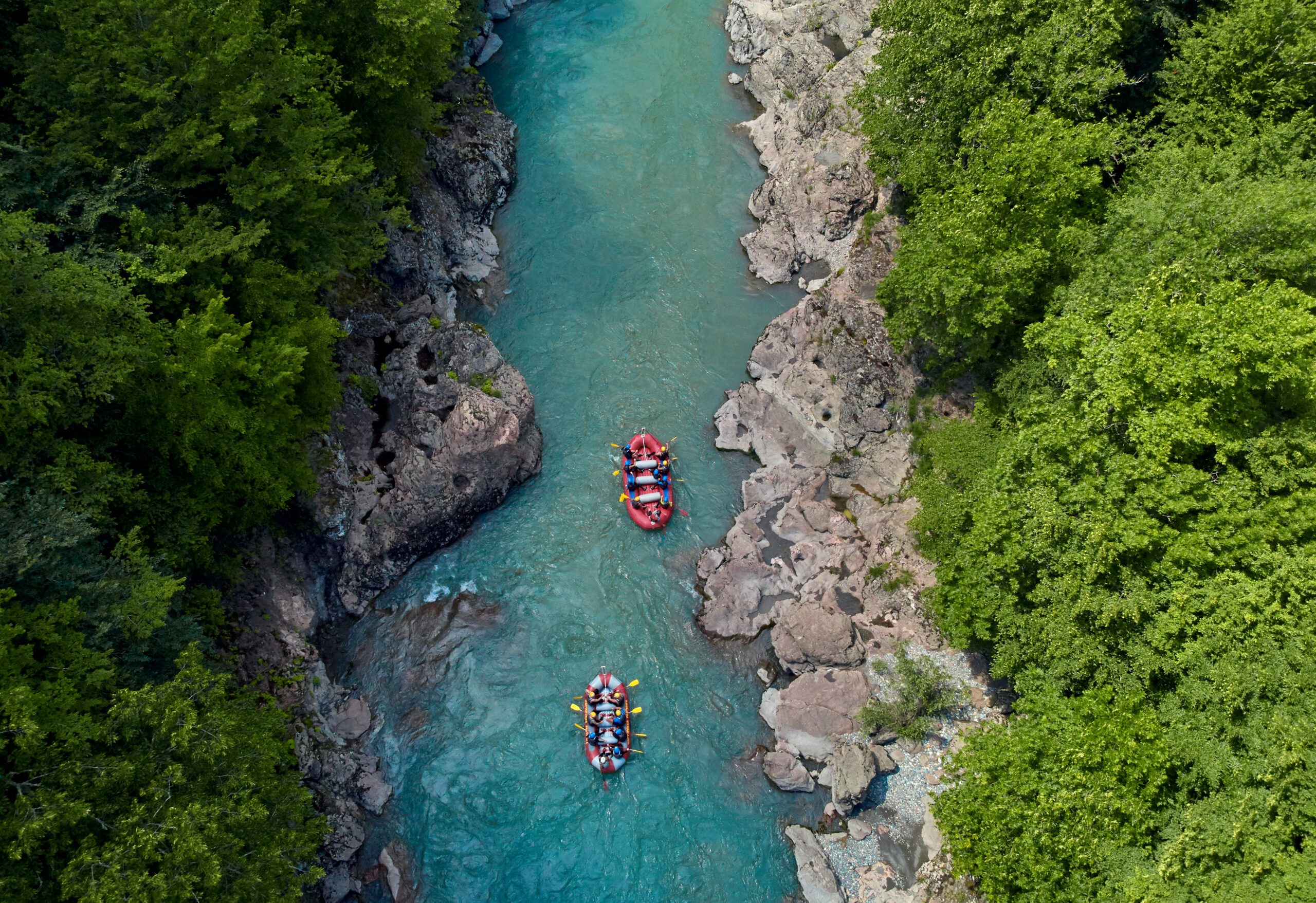 rafting-on-a-mountain-river