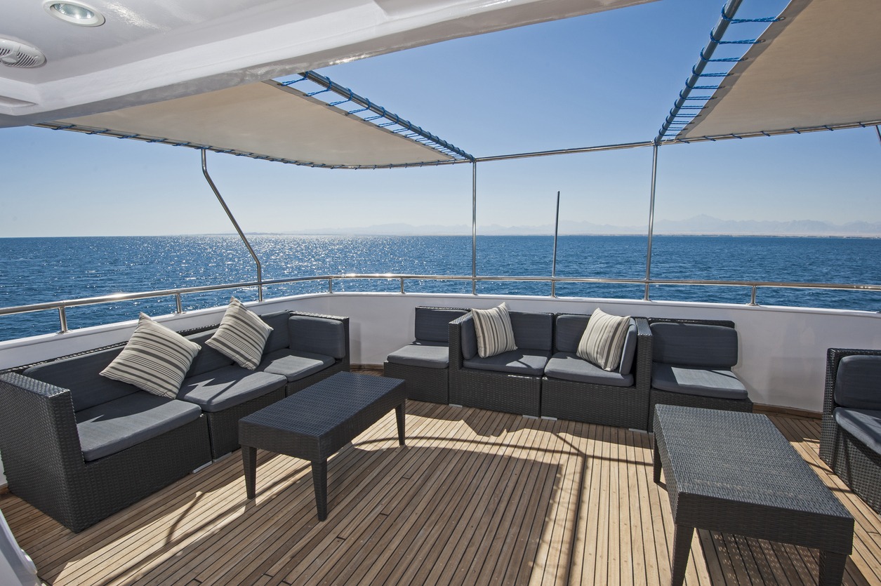 table-and-chairs-on-deck-of-a-luxury-motor-yacht